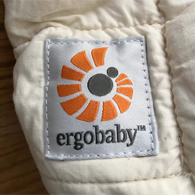 Ergobaby(エルゴベビー)のエルゴベビー インサート キッズ/ベビー/マタニティの外出/移動用品(抱っこひも/おんぶひも)の商品写真