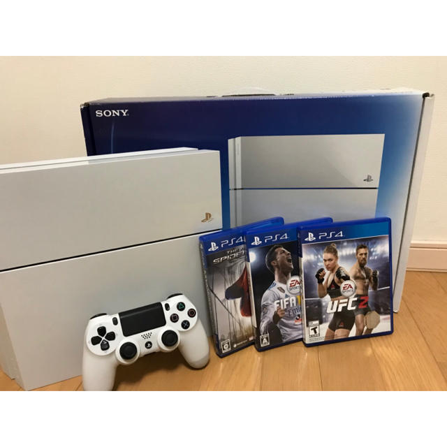 PlayStation4(プレイステーション4)のps4 本体 ソフト3枚セット エンタメ/ホビーのゲームソフト/ゲーム機本体(家庭用ゲーム機本体)の商品写真