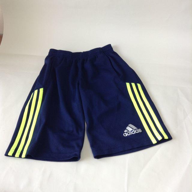 adidas(アディダス)のadidas climalite ハーフパンツ　１４０サイズ　傷ありで、お安く！ キッズ/ベビー/マタニティのキッズ服男の子用(90cm~)(パンツ/スパッツ)の商品写真