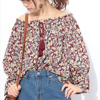 ナチュラルクチュール(natural couture)のナチュラルクチュール 花柄オフショルブラウス(シャツ/ブラウス(長袖/七分))