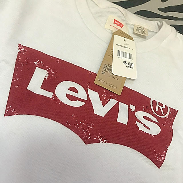 Levi's(リーバイス)のLevi’s ロゴスウェット レディースのトップス(トレーナー/スウェット)の商品写真