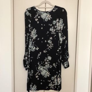 エイチアンドエム(H&M)のH&M 花柄ワンピース 34(ひざ丈ワンピース)