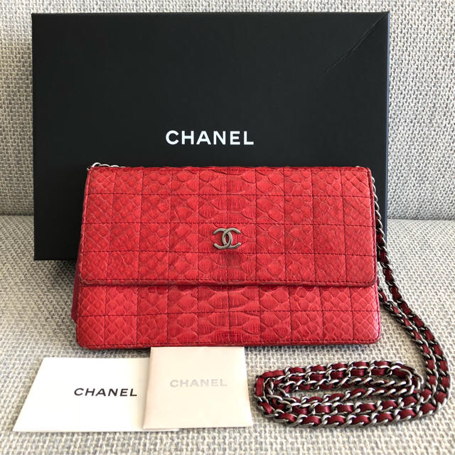 CHANEL パイソン チェーンウォレット レッド仕様カード