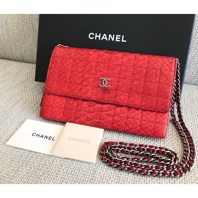 CHANEL - CHANEL パイソン チェーンウォレット レッドの通販 by