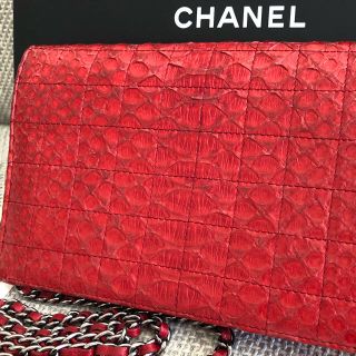 CHANEL - CHANEL パイソン チェーンウォレット レッドの通販 by