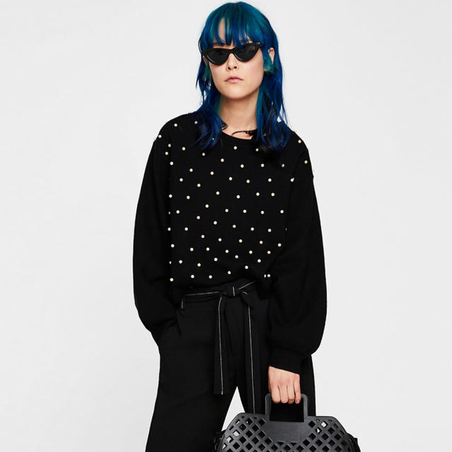 ZARA(ザラ)のパールがいっぱい😍‼️ ZARA 新品 パール付きセーター ニット レディースのトップス(ニット/セーター)の商品写真