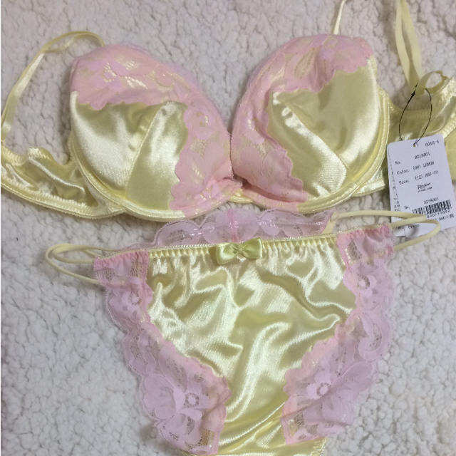 Ravijour(ラヴィジュール)のラヴィジュール JELLY SATIN ブラショーツセット レディースの下着/アンダーウェア(ブラ&ショーツセット)の商品写真