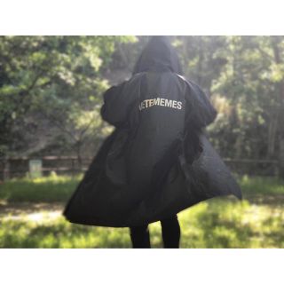 シュプリーム(Supreme)のVETEMEMES レインコート(ナイロンジャケット)