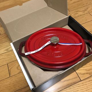 ストウブ(STAUB)のStaub ストウブ ピコ ココット オーバル  27cm  チェリーレッド(鍋/フライパン)