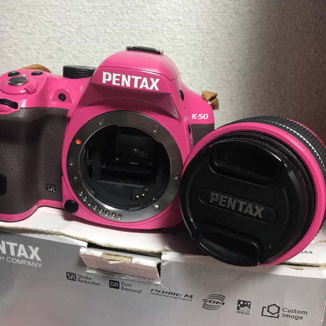 PENTAX(ペンタックス)のPENTAX ペンタックスK-50 ピンク カメラ スマホ/家電/カメラのカメラ(デジタル一眼)の商品写真