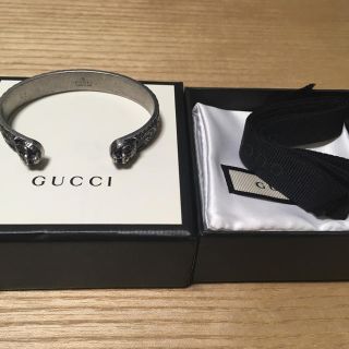 グッチ(Gucci)のGUCCI キャットヘッドシルバーブレスレット(バングル/リストバンド)