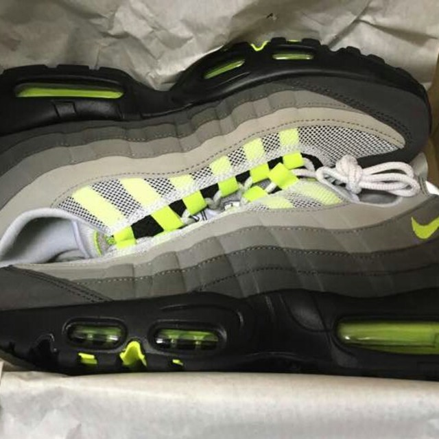 NIKEのAIR MAX 95 OG イエローグラデ