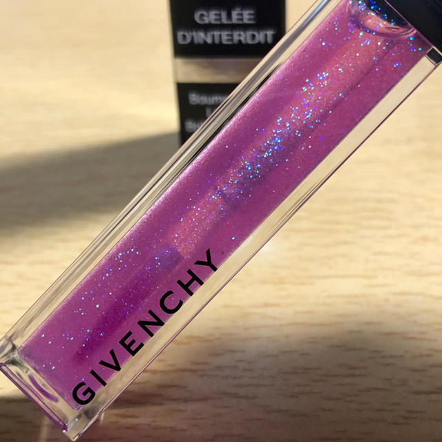 GIVENCHY(ジバンシィ)のジバンシィ ジェリーアンテルディ エレクトリックパープル コスメ/美容のベースメイク/化粧品(リップグロス)の商品写真