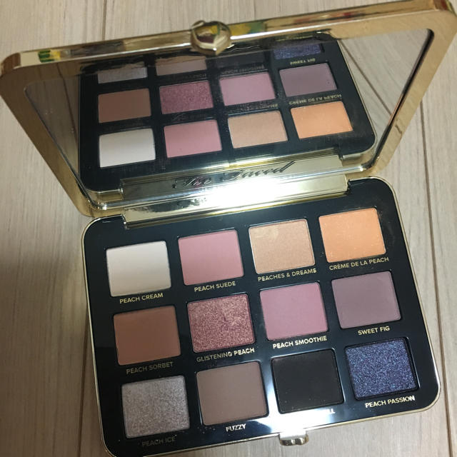 Too Faced(トゥフェイス)のTOO FACED☆ピーチアイシャドウパレット コスメ/美容のベースメイク/化粧品(アイシャドウ)の商品写真