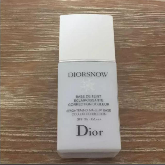 Dior スノー メイクアップベース