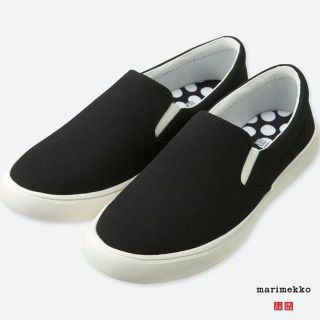 マリメッコ(marimekko)のユニクロ×マリメッコキャンバススニーカー ブラック22.5cm未使用(スニーカー)