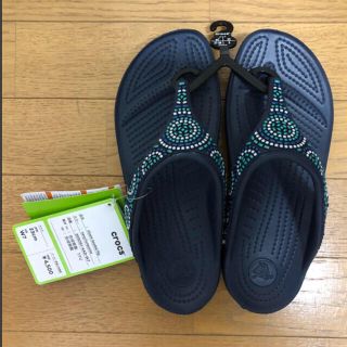 クロックス(crocs)の新品！クロックス サンダル w7（23㎝）(サンダル)