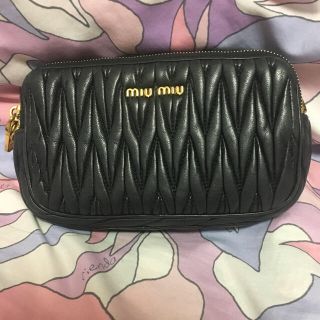 MIU MIU(ポーチ ・ ブラック/黒色系)のフリマアイテム一覧 MIU MIU(ポーチ ・ ブラック/黒色系)のフリマアイテム一覧