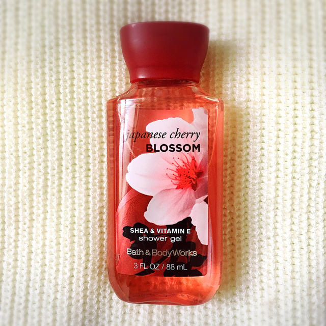 Bath & Body Works(バスアンドボディーワークス)のBath & BodyWorksのシャワージェル桜の香り♡2日限定セール詳細必読 コスメ/美容のボディケア(ボディソープ/石鹸)の商品写真