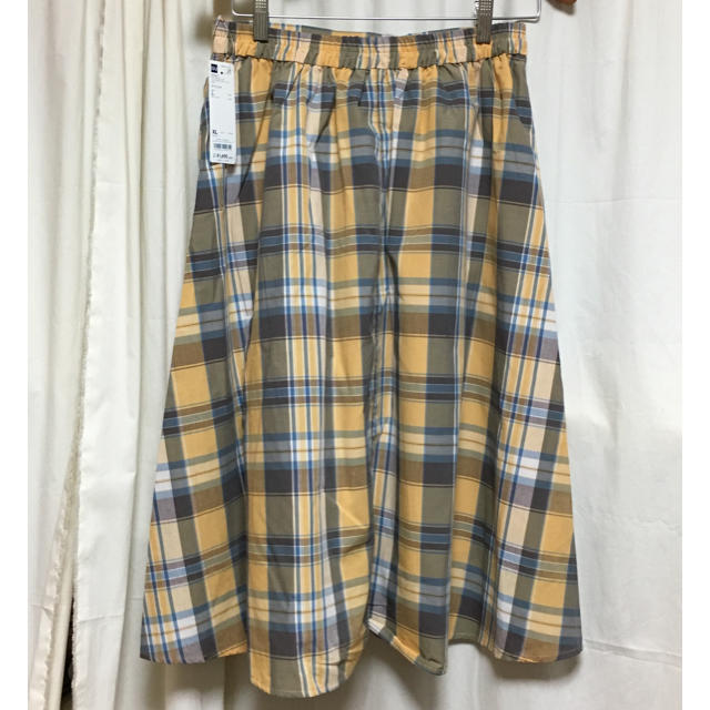 GU(ジーユー)のGU マドラスチェックフレアミディスカート イエロー系 XLサイズ レディースのスカート(ひざ丈スカート)の商品写真