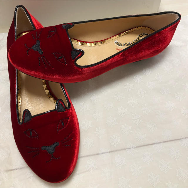 Charlotte Olympia(シャルロットオリンピア)のシャーロットオリンピア 新品 ベロア フラットパンプス 猫 35 1/2 レディースの靴/シューズ(バレエシューズ)の商品写真