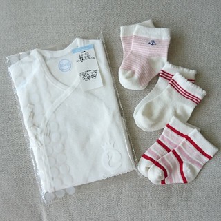 コンビミニ(Combi mini)の出産準備品⭐短肌着＋靴下3足(肌着/下着)