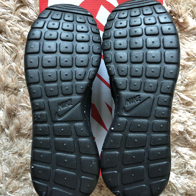 NIKE(ナイキ)のNIKE ROSHERUN 黒 26.5 メンズの靴/シューズ(スニーカー)の商品写真