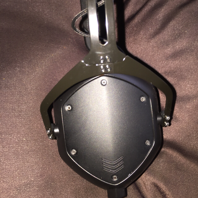 Apple(アップル)のv-moda crossfade M-100 マットブラック スマホ/家電/カメラのオーディオ機器(ヘッドフォン/イヤフォン)の商品写真