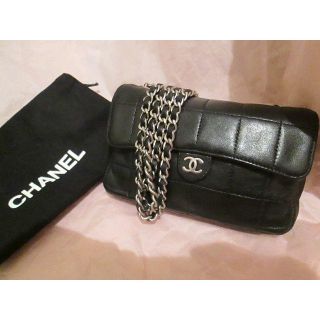 シャネル(CHANEL)のレア　美品　CHANEL　黒ラムミニバックシルバー金具斜め掛けウエストバック(メッセンジャーバッグ)