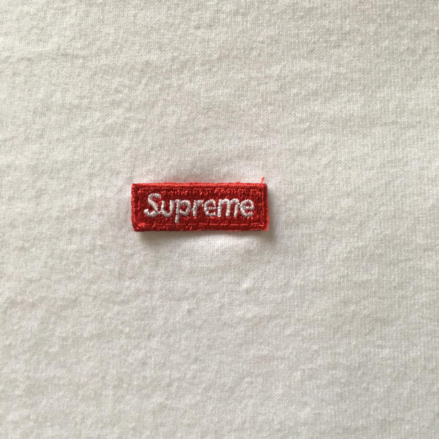 Supreme(シュプリーム)の週末値下げsupreme small box logo tee  メンズのトップス(Tシャツ/カットソー(半袖/袖なし))の商品写真