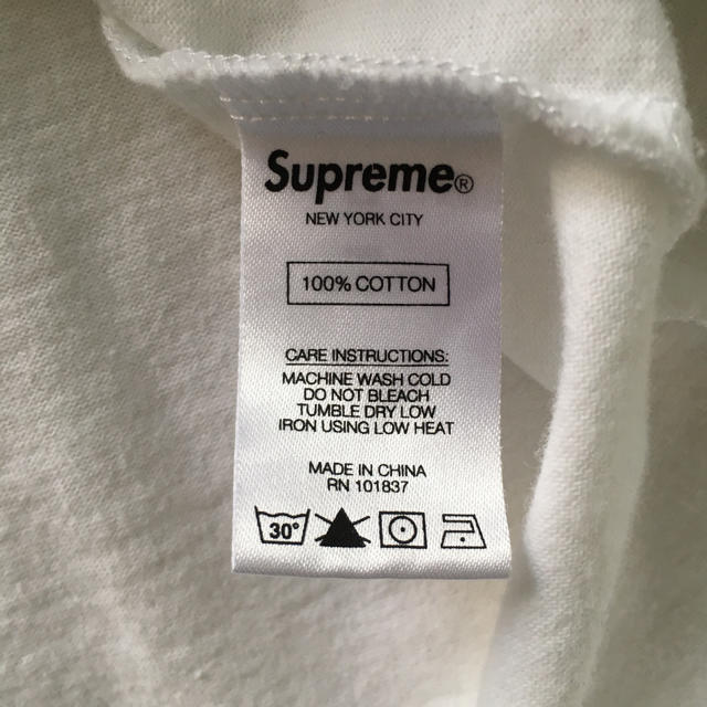 Supreme(シュプリーム)の週末値下げsupreme small box logo tee  メンズのトップス(Tシャツ/カットソー(半袖/袖なし))の商品写真