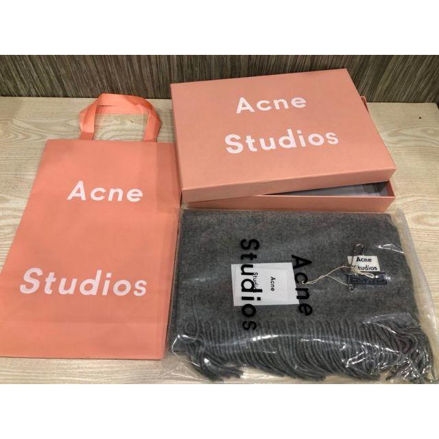 ACNE(アクネ)のアクネ　マフラー　グレー レディースのファッション小物(マフラー/ショール)の商品写真