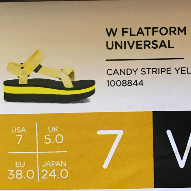 Teva(テバ)のほぼ新品★Teva 厚底サンダル 黄色 キャンディストライプ 24cm★ レディースの靴/シューズ(サンダル)の商品写真