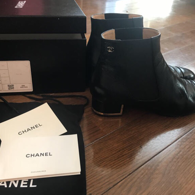 CHANEL(シャネル)のCHANEL ショートブーツ 37C レディースの靴/シューズ(ブーツ)の商品写真
