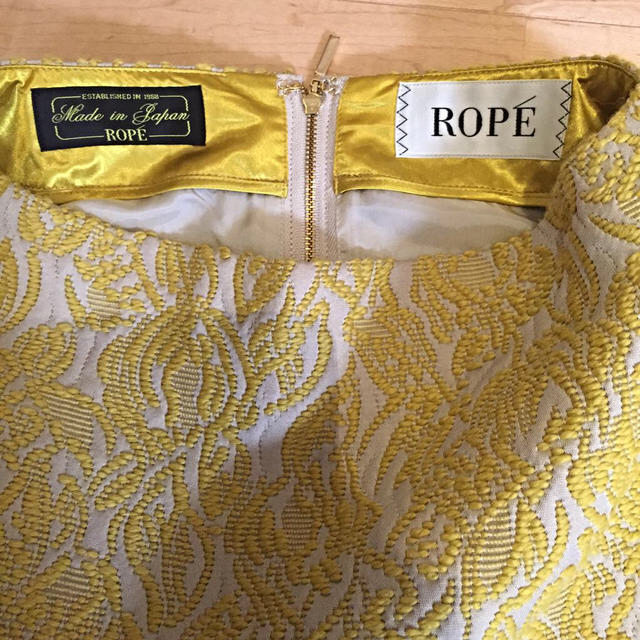 ROPE’(ロペ)のROPE♡厚手生地イエロースカート レディースのスカート(ひざ丈スカート)の商品写真