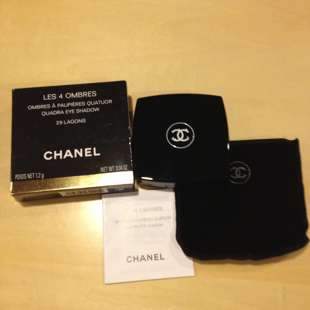 CHANEL(シャネル)のシャネル『クアドロ アイシャドウ』未使用 コスメ/美容のベースメイク/化粧品(その他)の商品写真