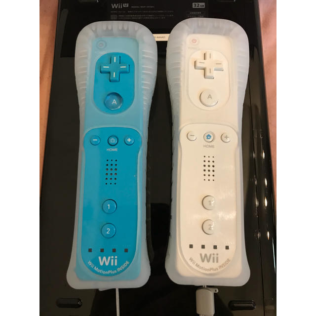 Wii U(ウィーユー)のWii U クロ 32GB コントローラー等セット エンタメ/ホビーのゲームソフト/ゲーム機本体(家庭用ゲーム機本体)の商品写真