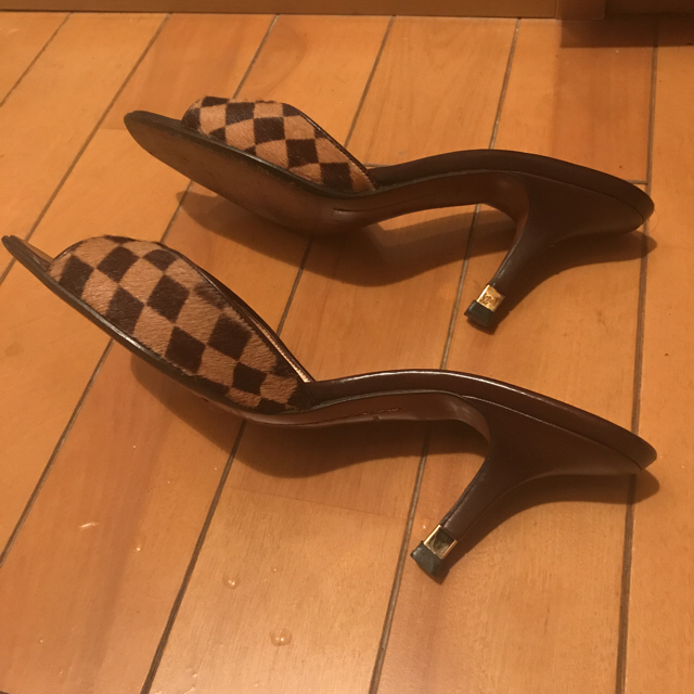 LOUIS VUITTON(ルイヴィトン)のルイ・ヴィトンミュール35 1 /2インチ22.0~22.5cmサンダル レディースの靴/シューズ(サンダル)の商品写真