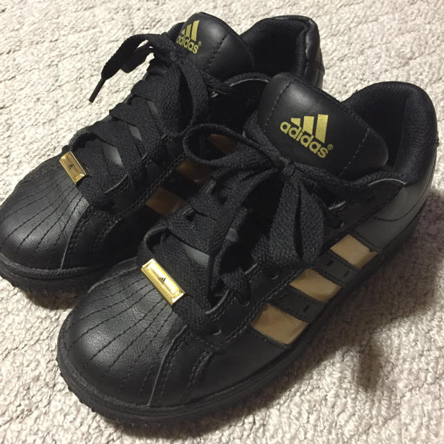 adidas(アディダス)のadidas スニーカー 21.5㎝ レディースの靴/シューズ(スニーカー)の商品写真