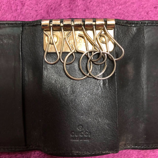GUCCIグッチ 型押し キーケース ブラック レザー シャツ GUCCIグッチ 型押し キーケース ブラック レザー シャツ