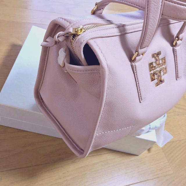 Tory Burch(トリーバーチ)の新品未使用：トリーバーチ2wayボストンバッグ：斜めがけ：ピンクベージュ レディースのバッグ(ボストンバッグ)の商品写真