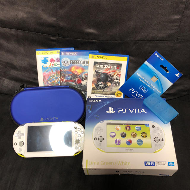 PlayStation Vita(プレイステーションヴィータ)のPlayStation vita セット エンタメ/ホビーのゲームソフト/ゲーム機本体(携帯用ゲーム機本体)の商品写真