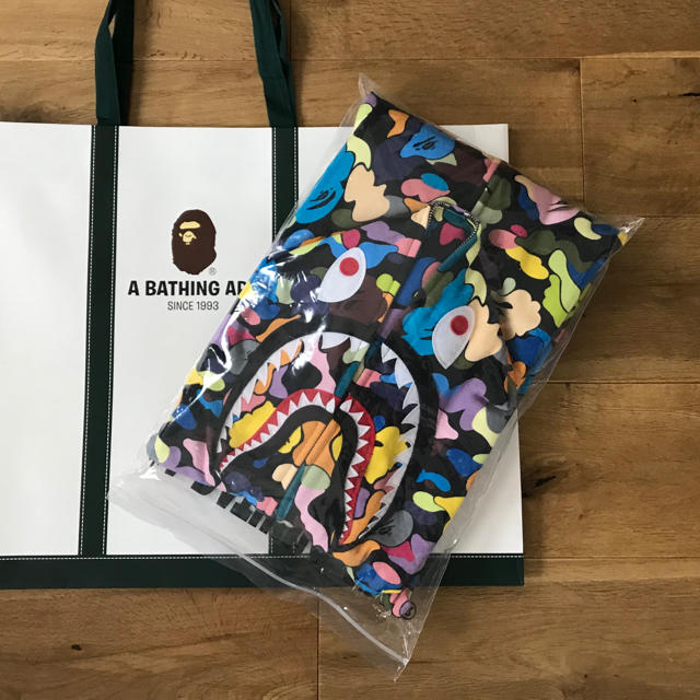 A BATHING APE(アベイシングエイプ)のXL BAPE MULTI CAMO SHARK FULL ZIP HOODIE メンズのトップス(パーカー)の商品写真