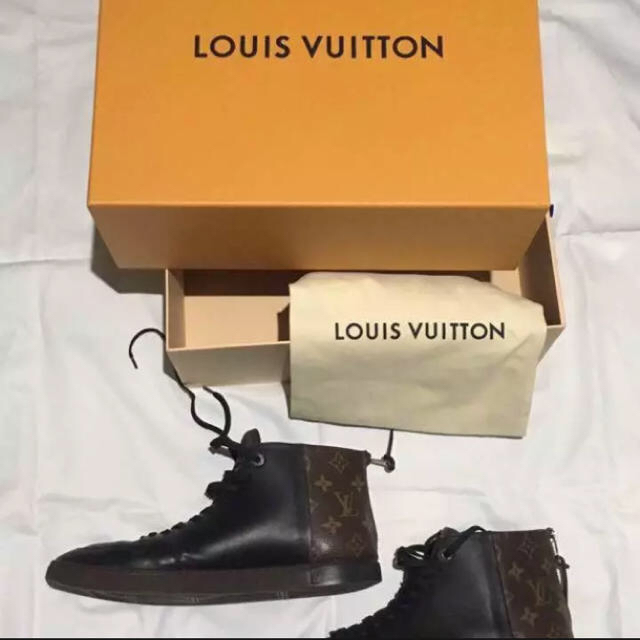 LOUIS VUITTON(ルイヴィトン)のlouis vuitton モノグラム ブーツ メンズの靴/シューズ(ブーツ)の商品写真
