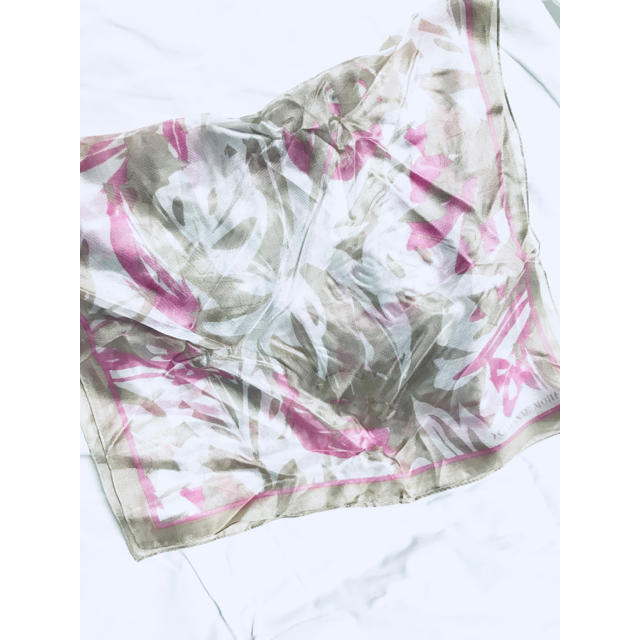 HANAE MORI(ハナエモリ)のハナエモリ スカーフ ピンク アイボリー   ベージュ ボタニカル柄 リーフ柄 レディースのファッション小物(バンダナ/スカーフ)の商品写真