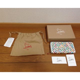 クリスチャンルブタン(Christian Louboutin)のクリスチャンルブタンPANETTONEスタッズ 長財布 ホワイト/マルチカラー (財布)