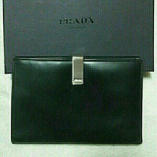 プラダ(PRADA)のプラダ二つ折財布黒 箱カードあり(財布)