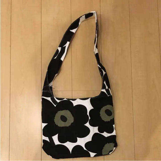 marimekko(マリメッコ)の新品  マリメッコ  ショルダーバッグ  ウニッコ レディースのバッグ(ショルダーバッグ)の商品写真