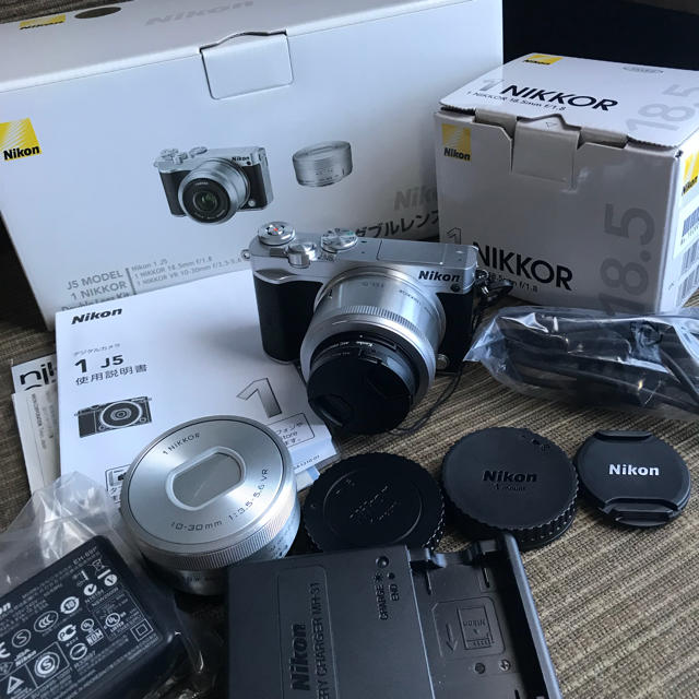 美品&SDカード付き!ニコン1 j5☆ダブルレンズキット nikon j5ミラーレス一眼