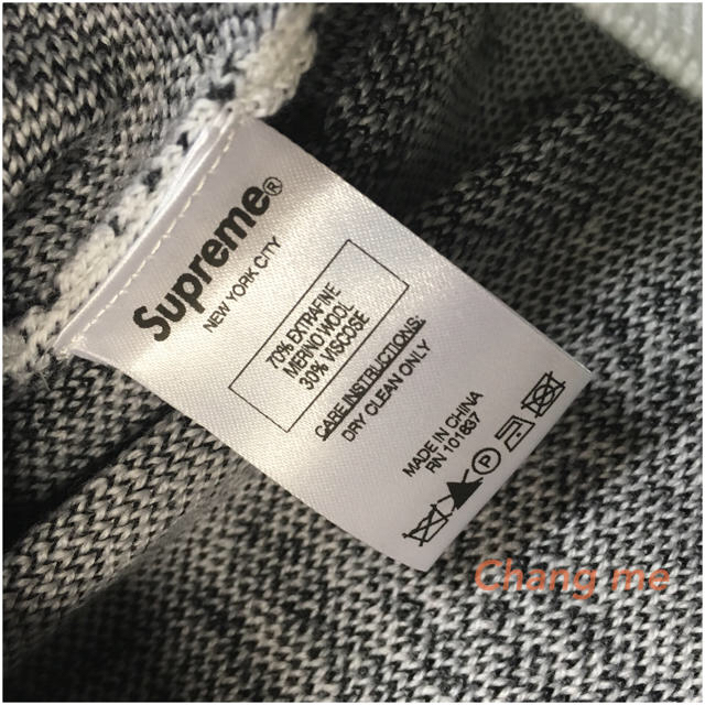 Supreme(シュプリーム)のL Supreme 18AW News Print Sweater 新品 メンズのトップス(ニット/セーター)の商品写真
